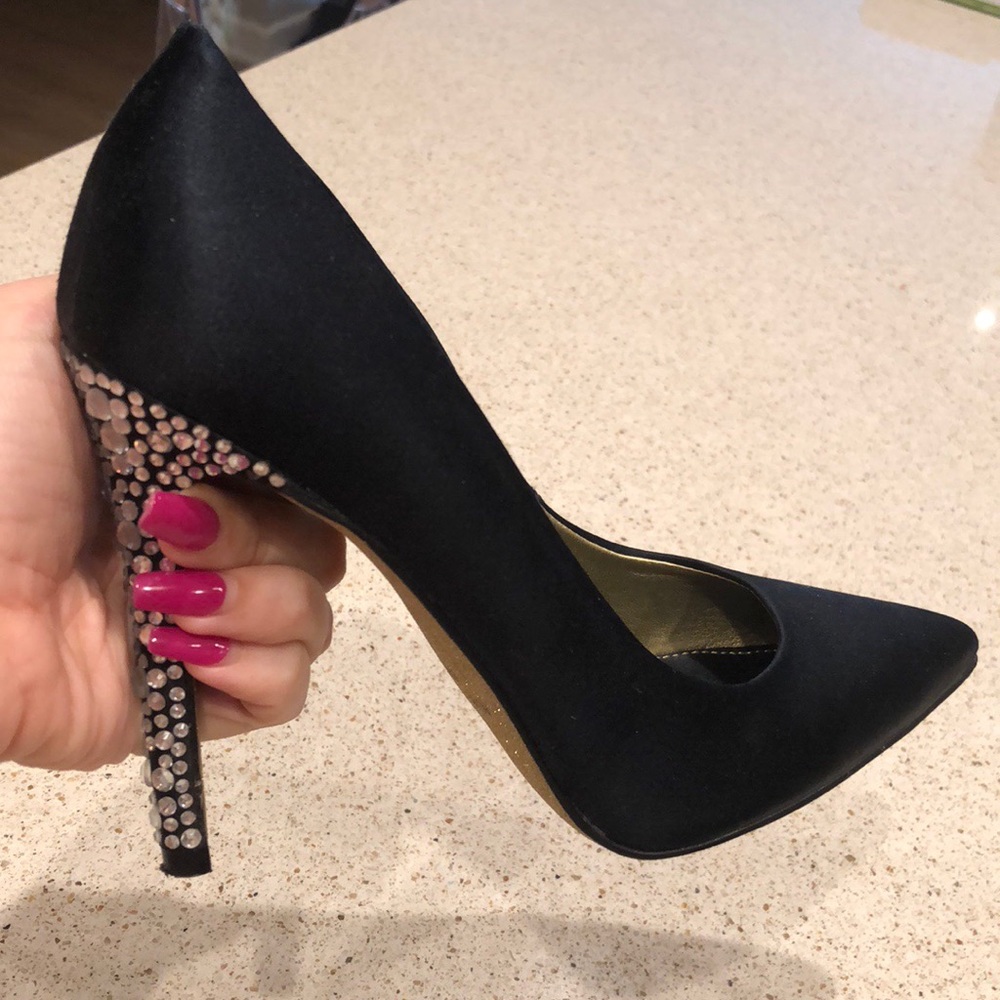 Nine West Black Satin Pump w/ Jeweled Heel 😍